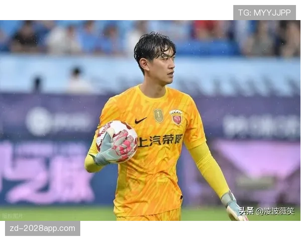 刚刷到颜骏凌拎菜的短视频，手腕那块名表和菜篮子同框笑哭了